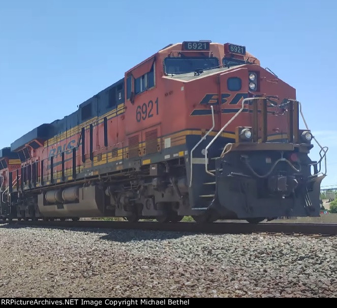 BNSF 6921